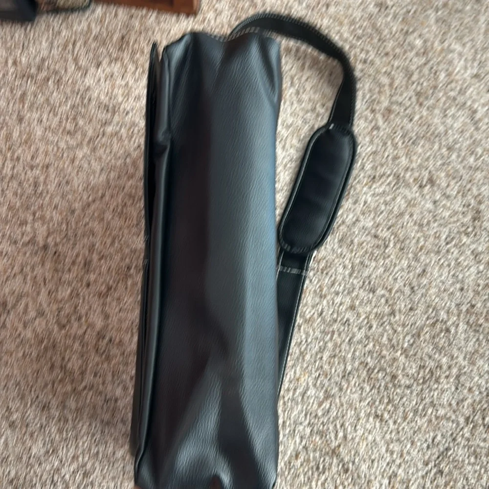 Vitronic Saucony Laptop/Messenger Bag, black.